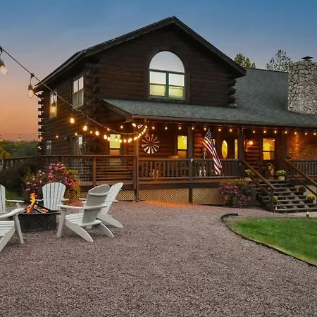 Hot Tub. Pool Table. Game Room. Fire Pit. Pets Ok!